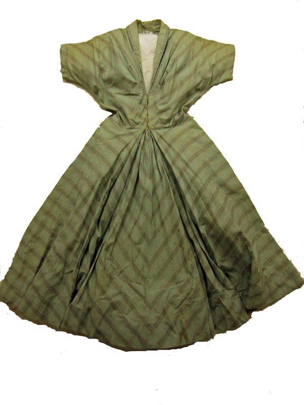 claire mccardell fashion designs Claire McCardell bias cut kimono sleeve dress, chevron- effect at center front, and inverted box-pleat detail at cetner front waistline.